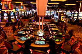 Filipino player joining a panalo999 live baccarat table on a smartphone